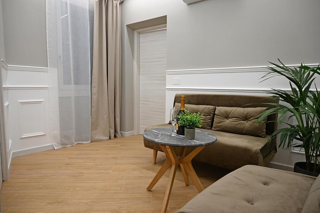 Mom Apartment Rooms&Suites Tivoli Exterior photo